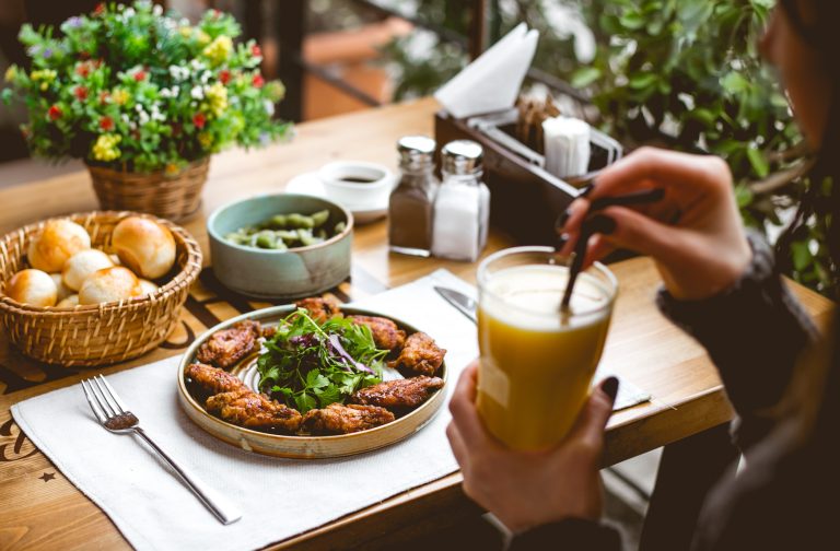 Where to Find Dinner and Late-Lunch Restaurants in Southeast Orlando and 32806
